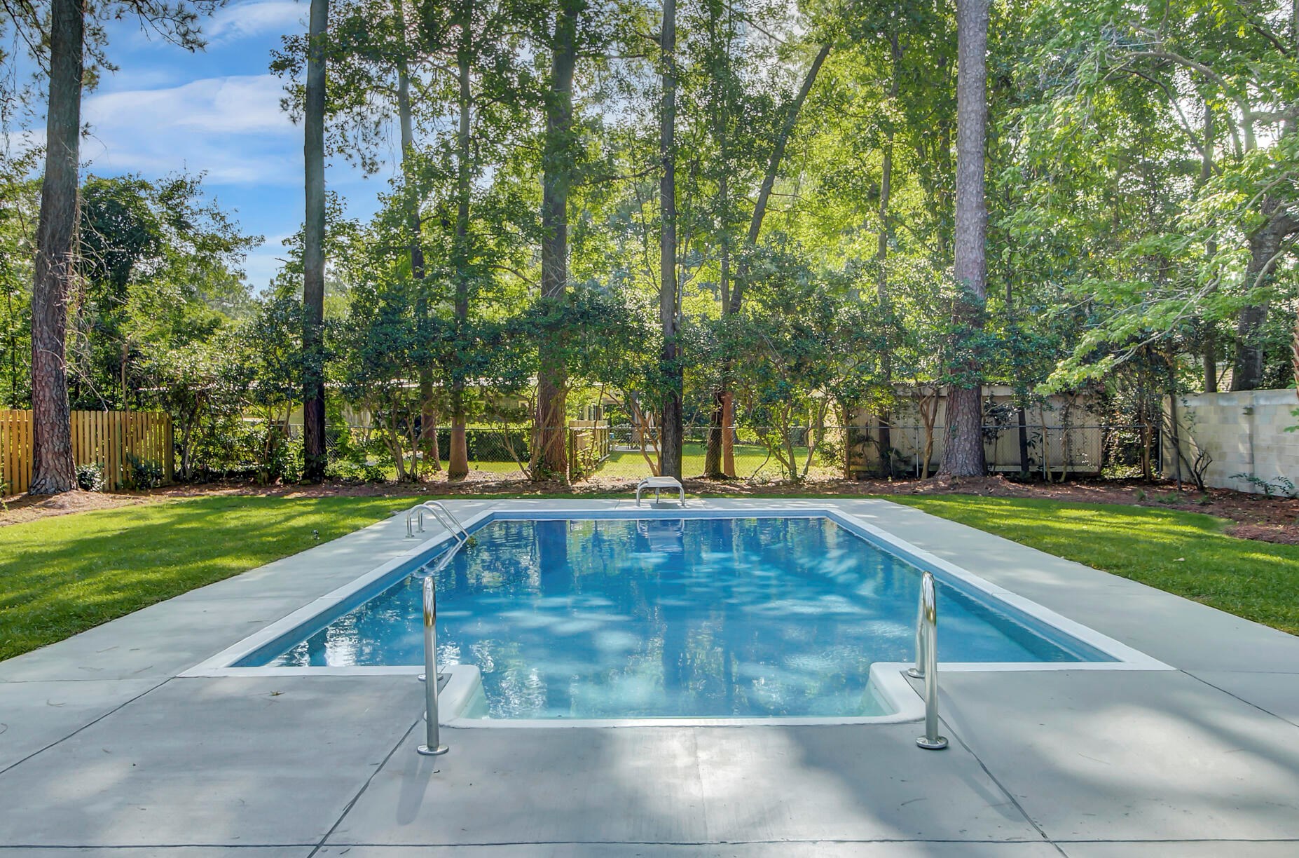 113 Reynolds Rd, Summerville SC  29483-4026 exterior