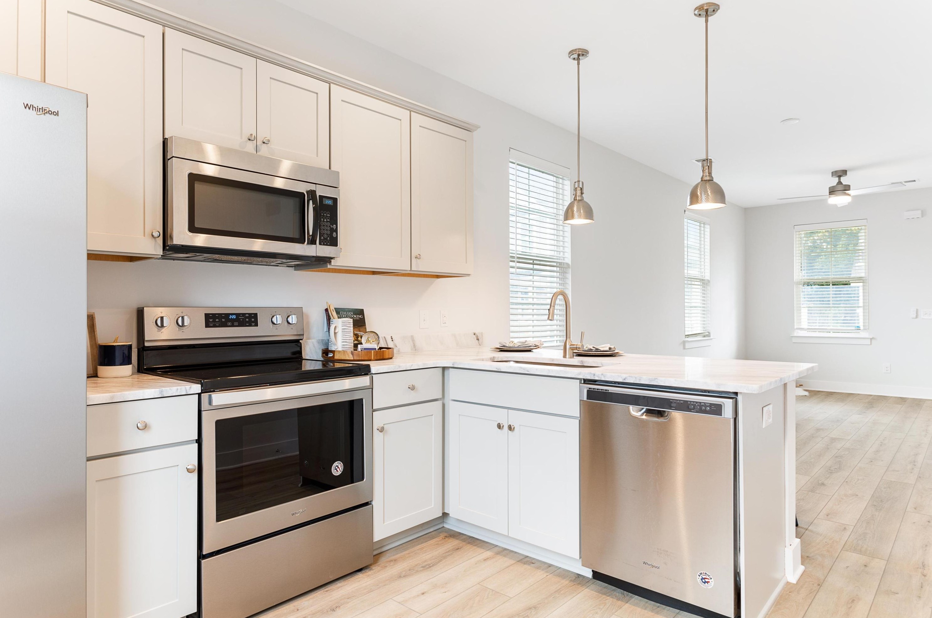 2046 Beech Ave, Charleston, SC 29405-8110