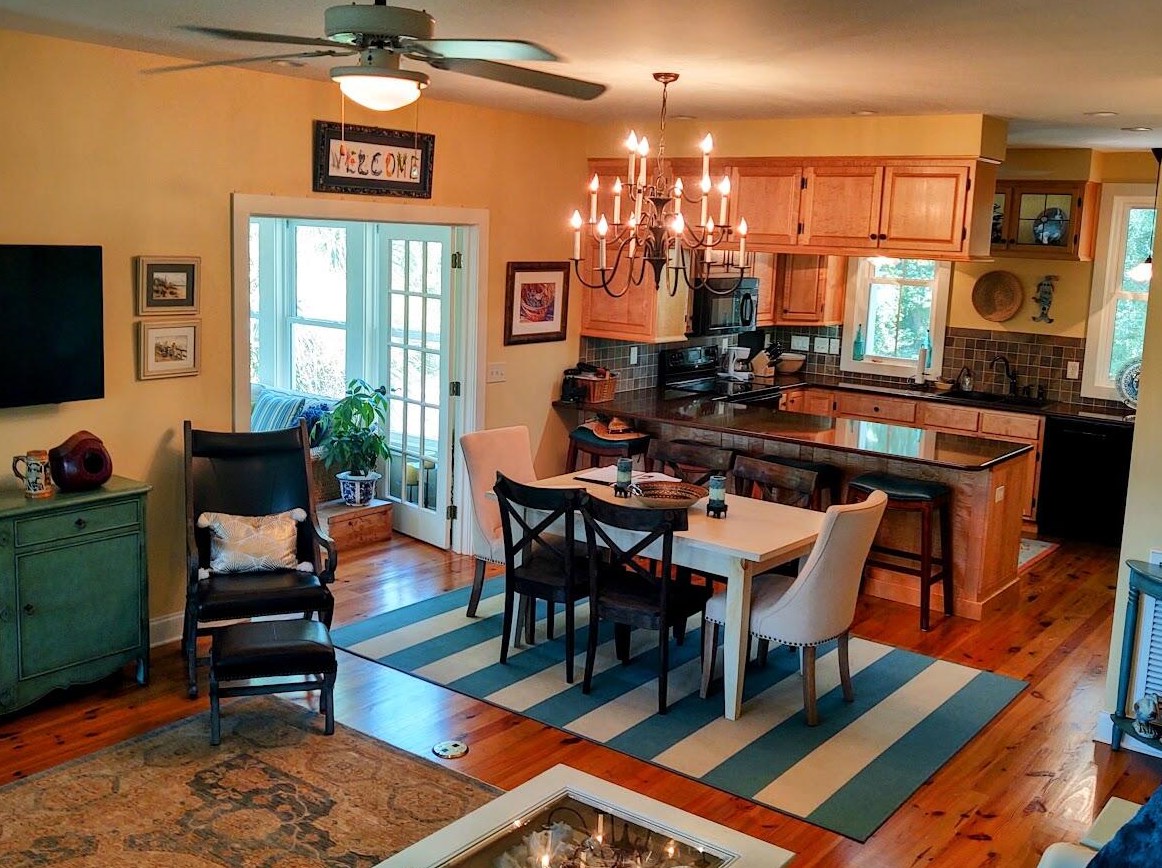 8723 Raccoon Island Rd, Edisto, SC 29438-6321