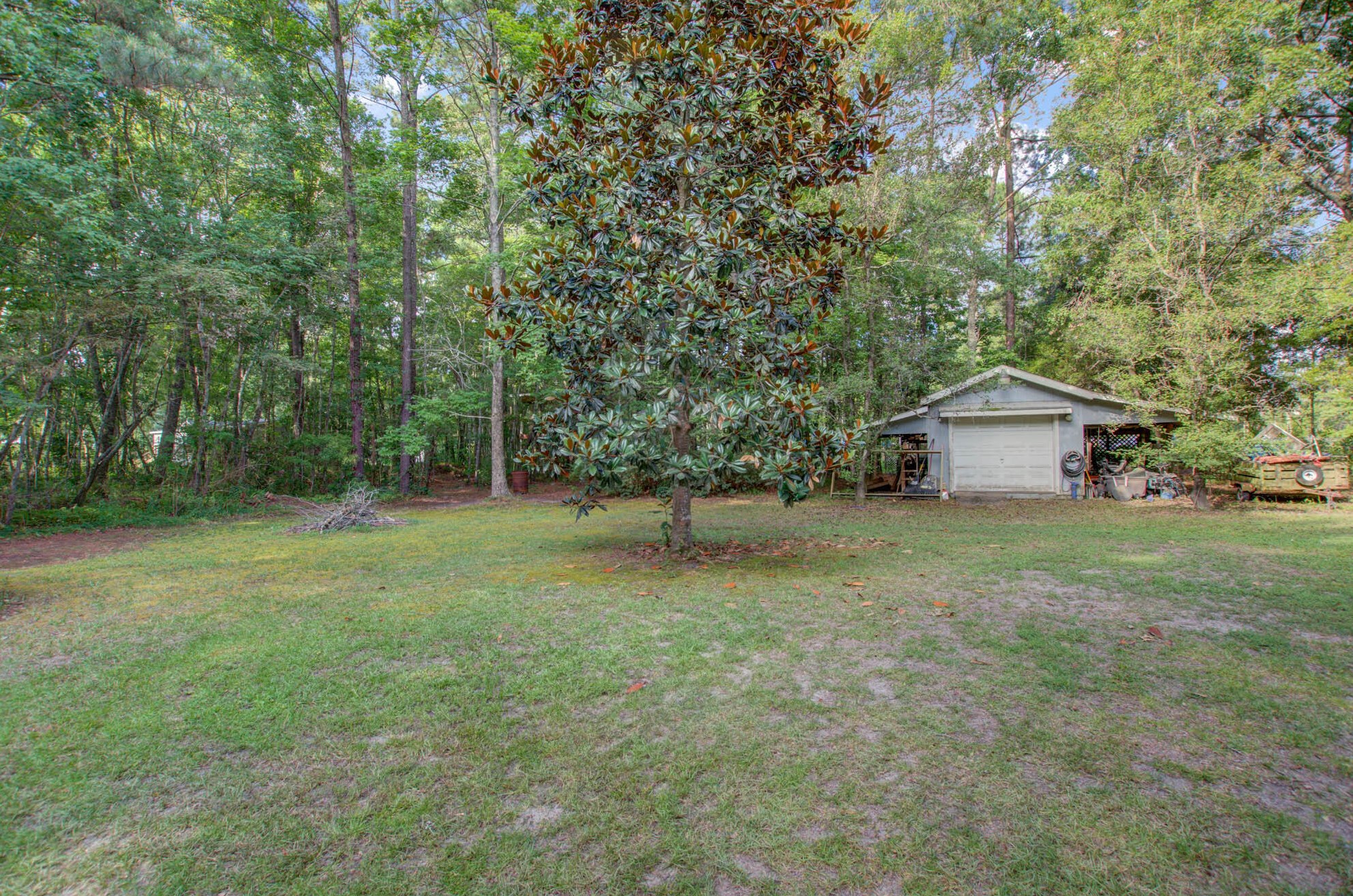 927 Mary St, Huger SC  29450-9338 exterior