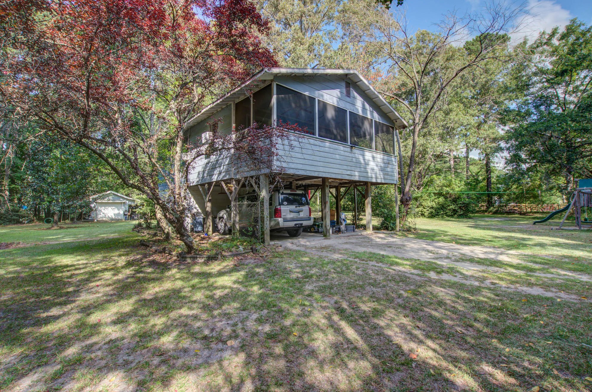 927 Mary St, Huger, SC 29450-9338