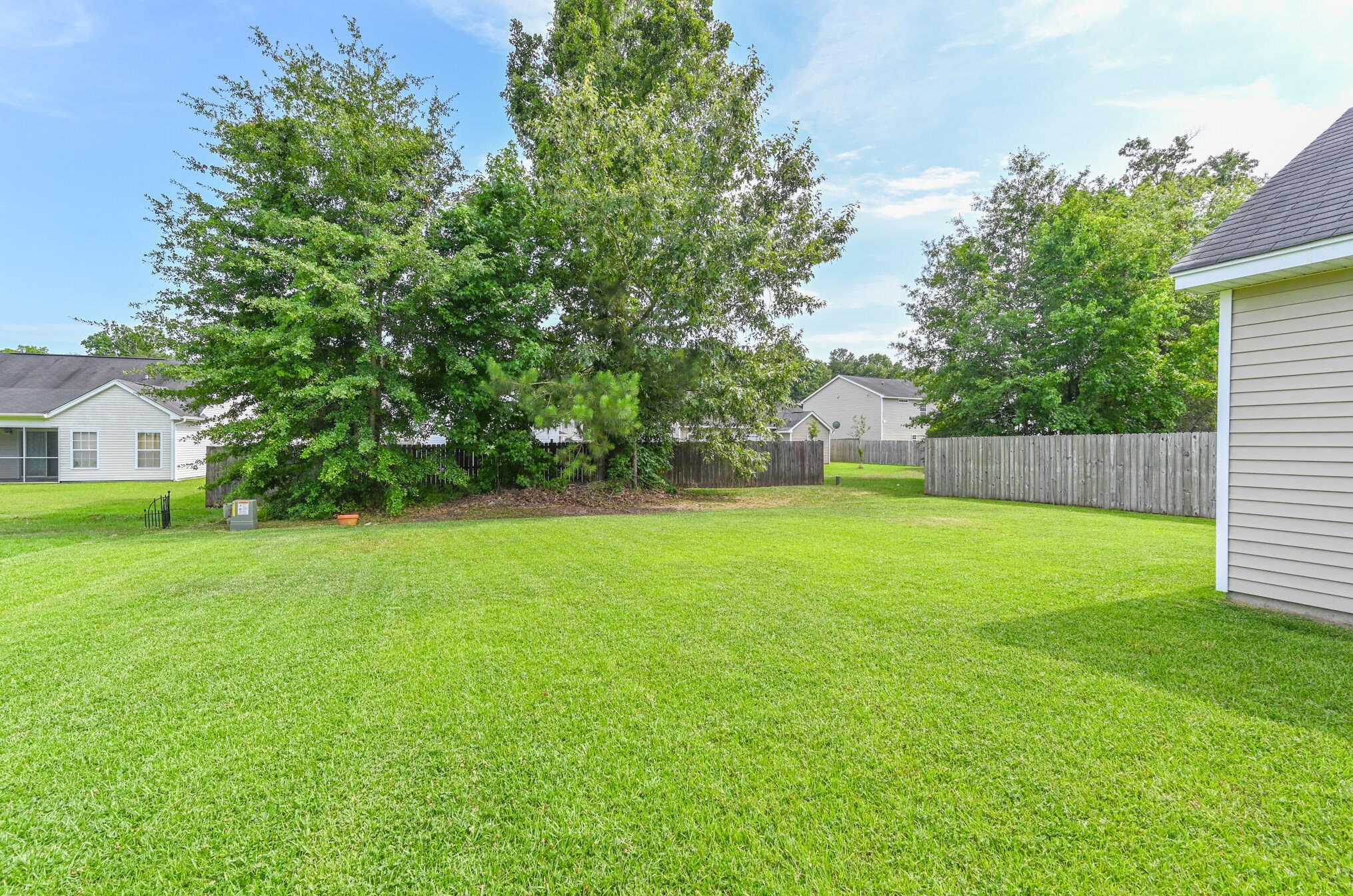 323 Slow Ml Dr, Charleston SC 29445-9641 exterior