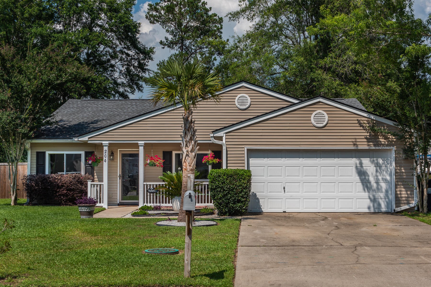 204 Aztec Ct, Summerville, SC 29483-9265