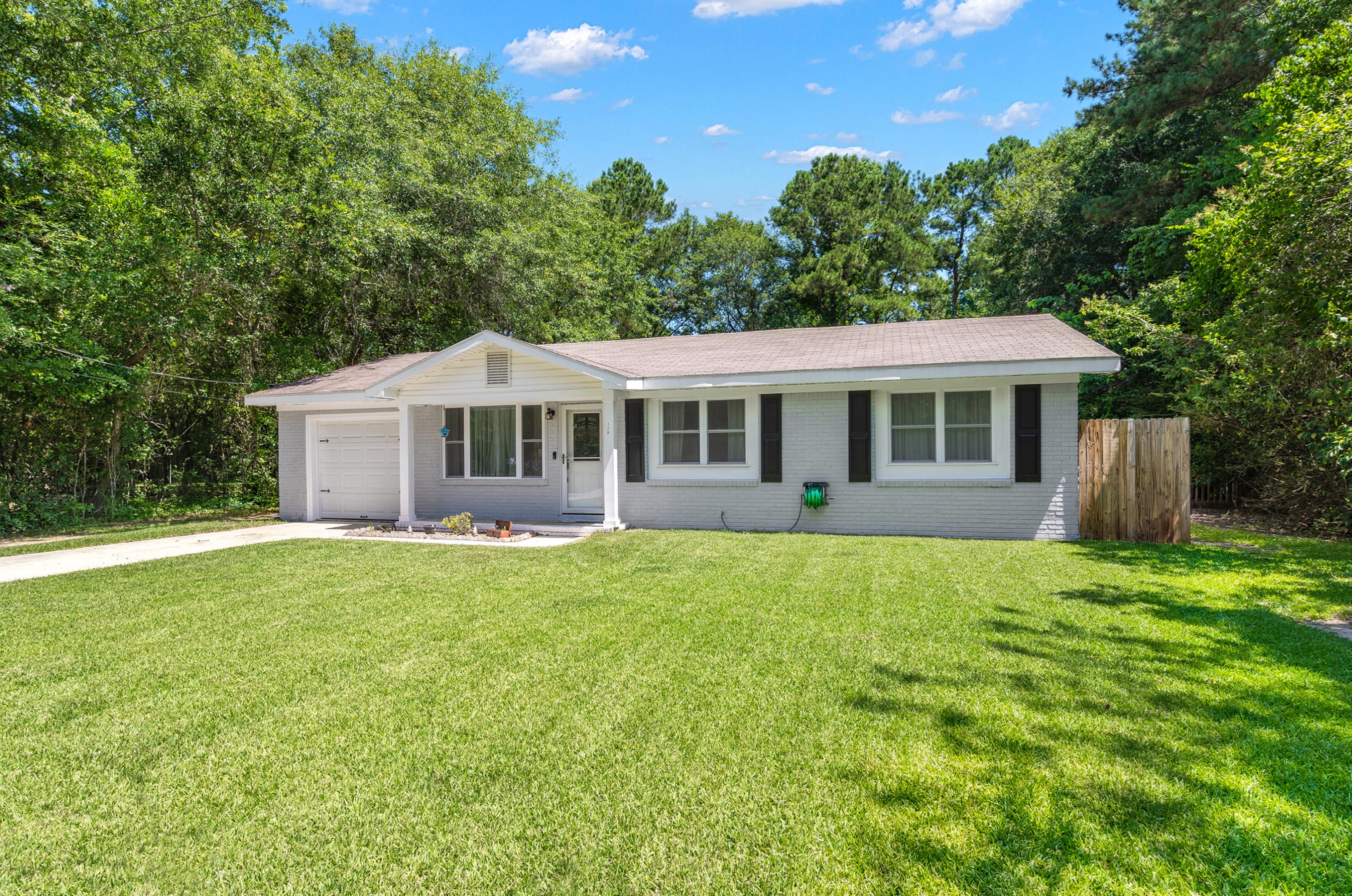 129 Shadow Brook Dr, Summerville, SC 29483-8723