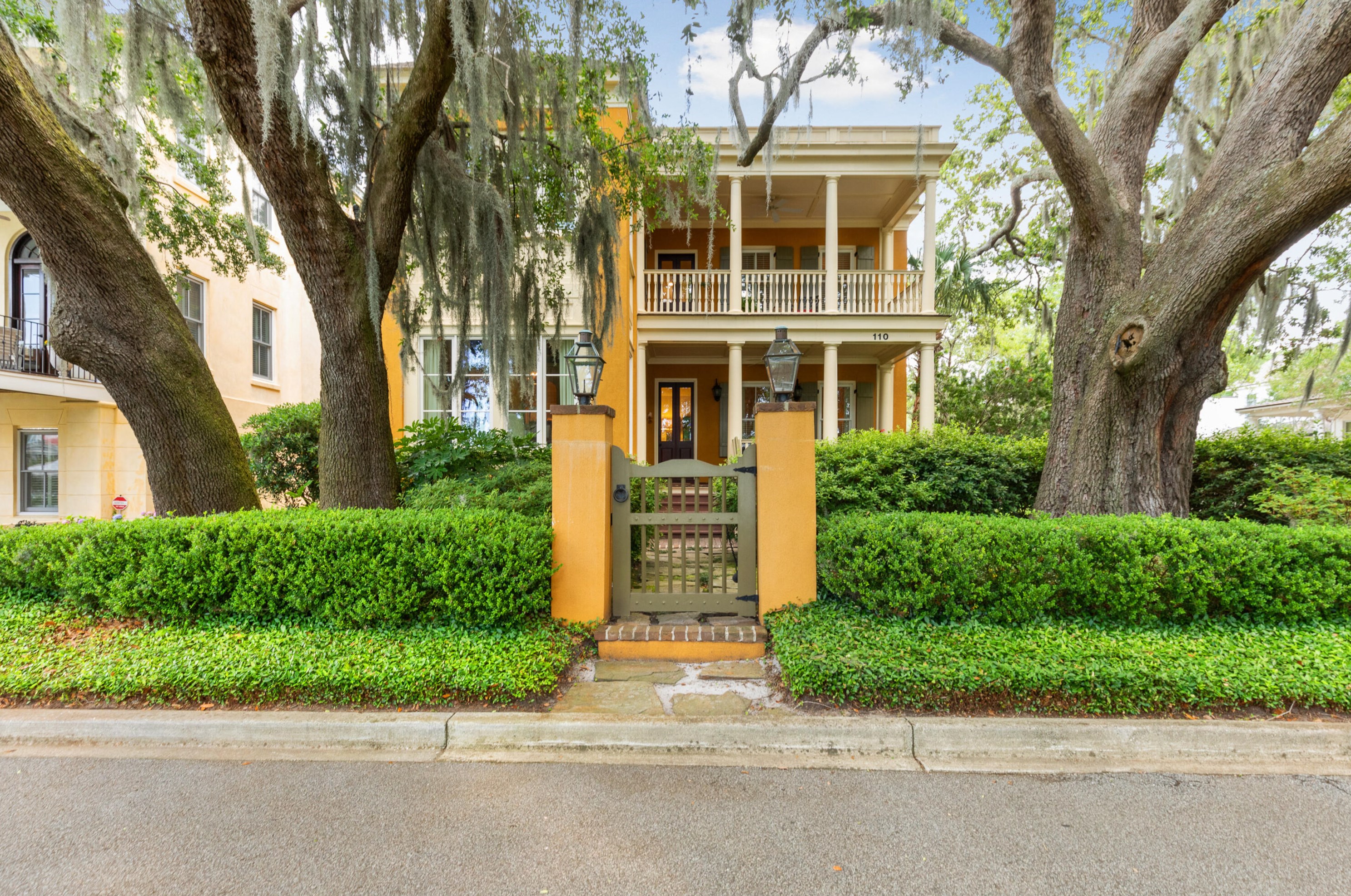110 Shipyard Rd, Mount Pleasant, SC 29464-2677