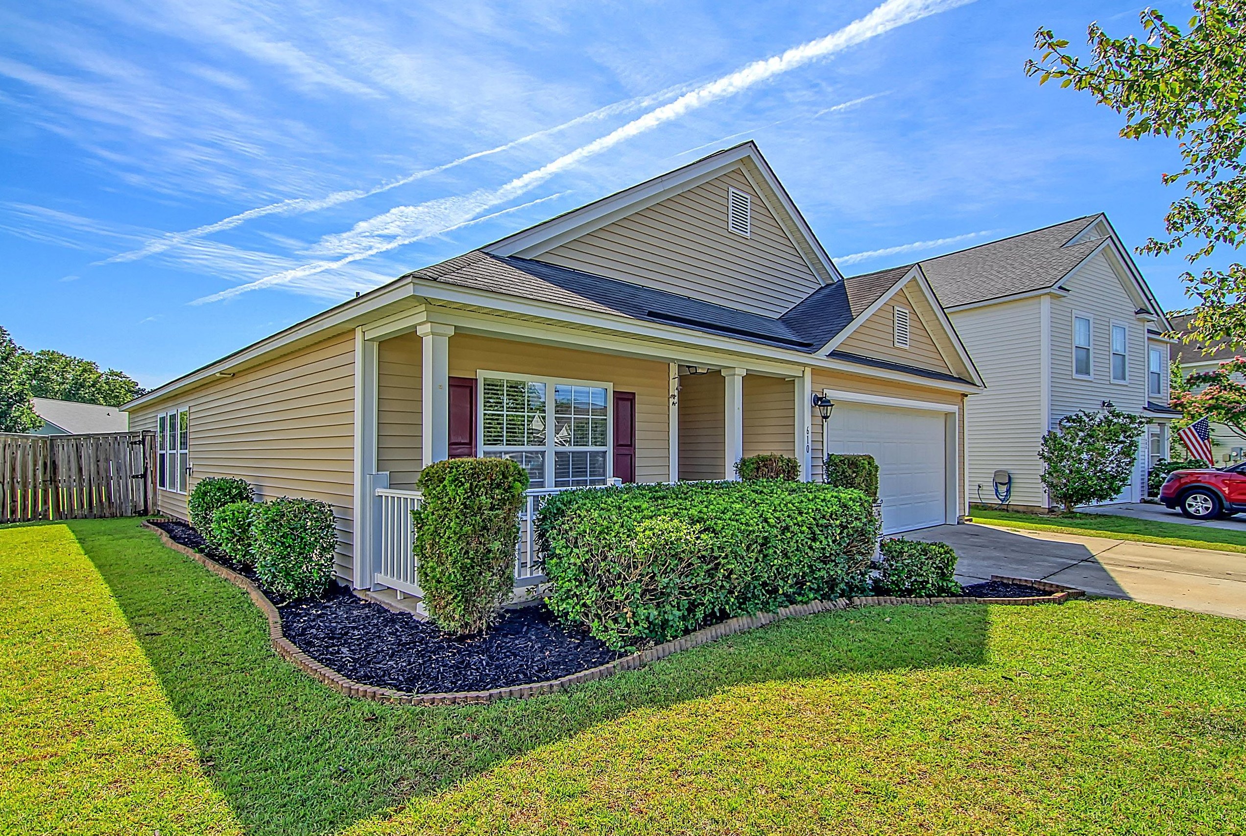 610 Silver Moss Dr, Moncks Corner, SC 29461-7468