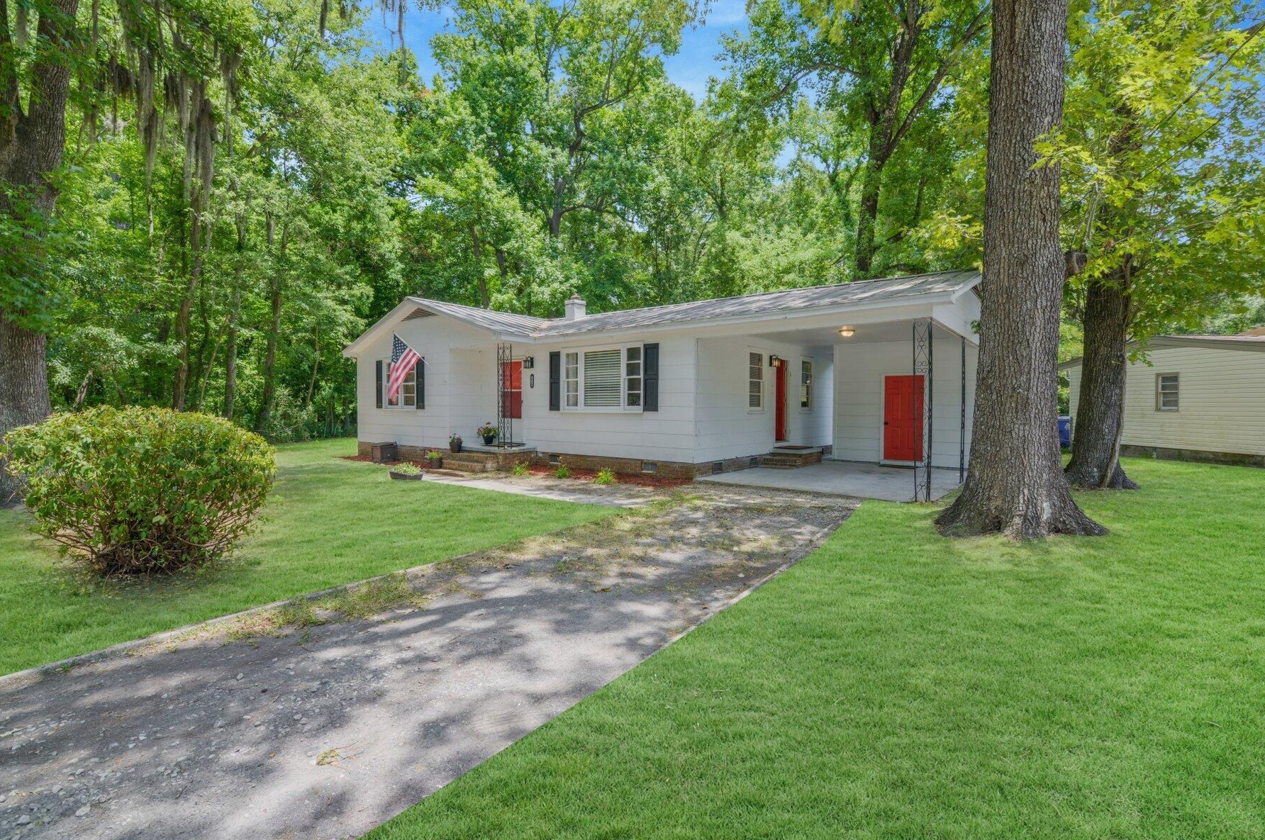 882 Savage Rd, Charleston, SC 29414-5651