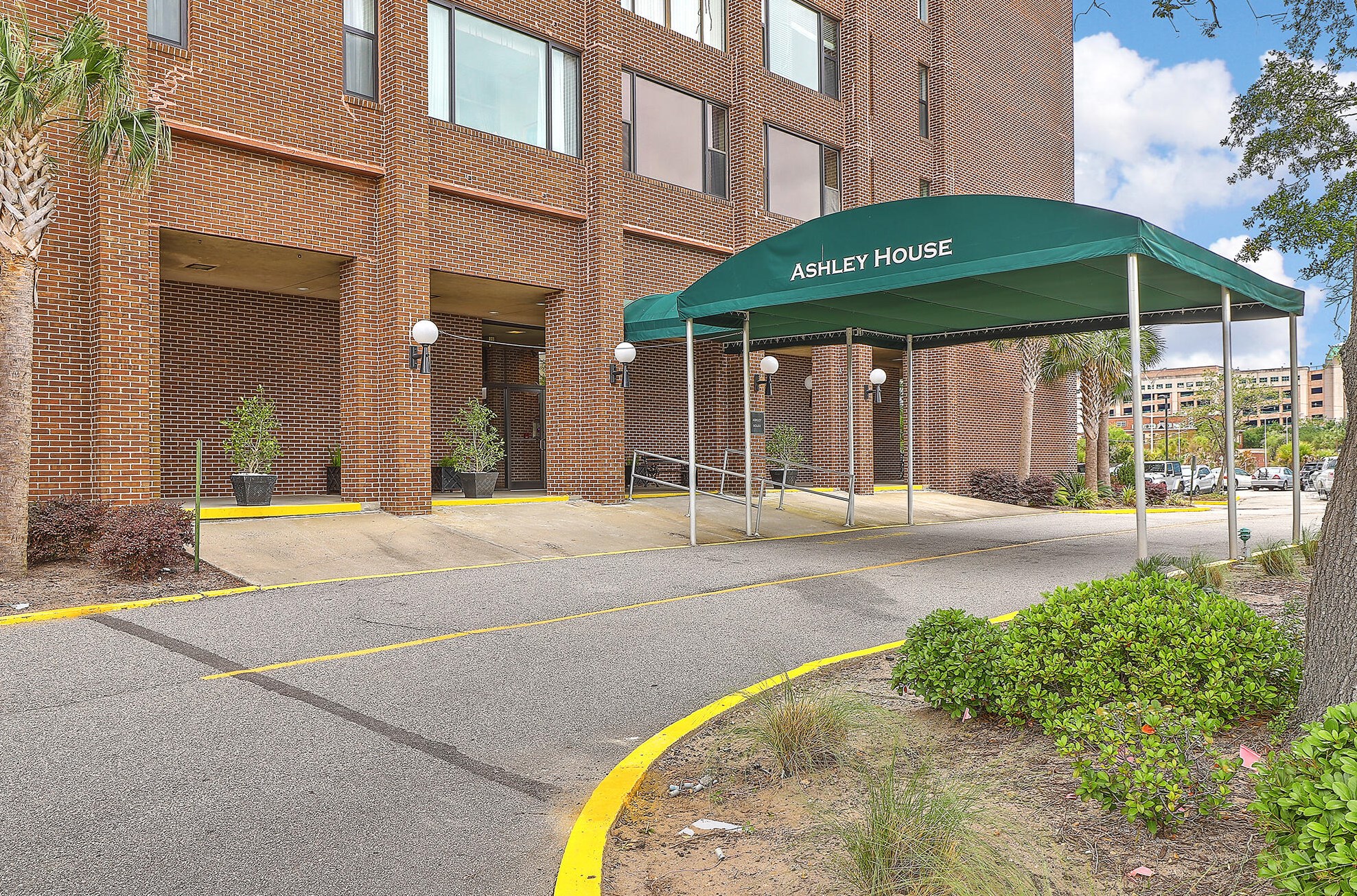 14 Lockwood Dr #4-e, Charleston, SC 29401