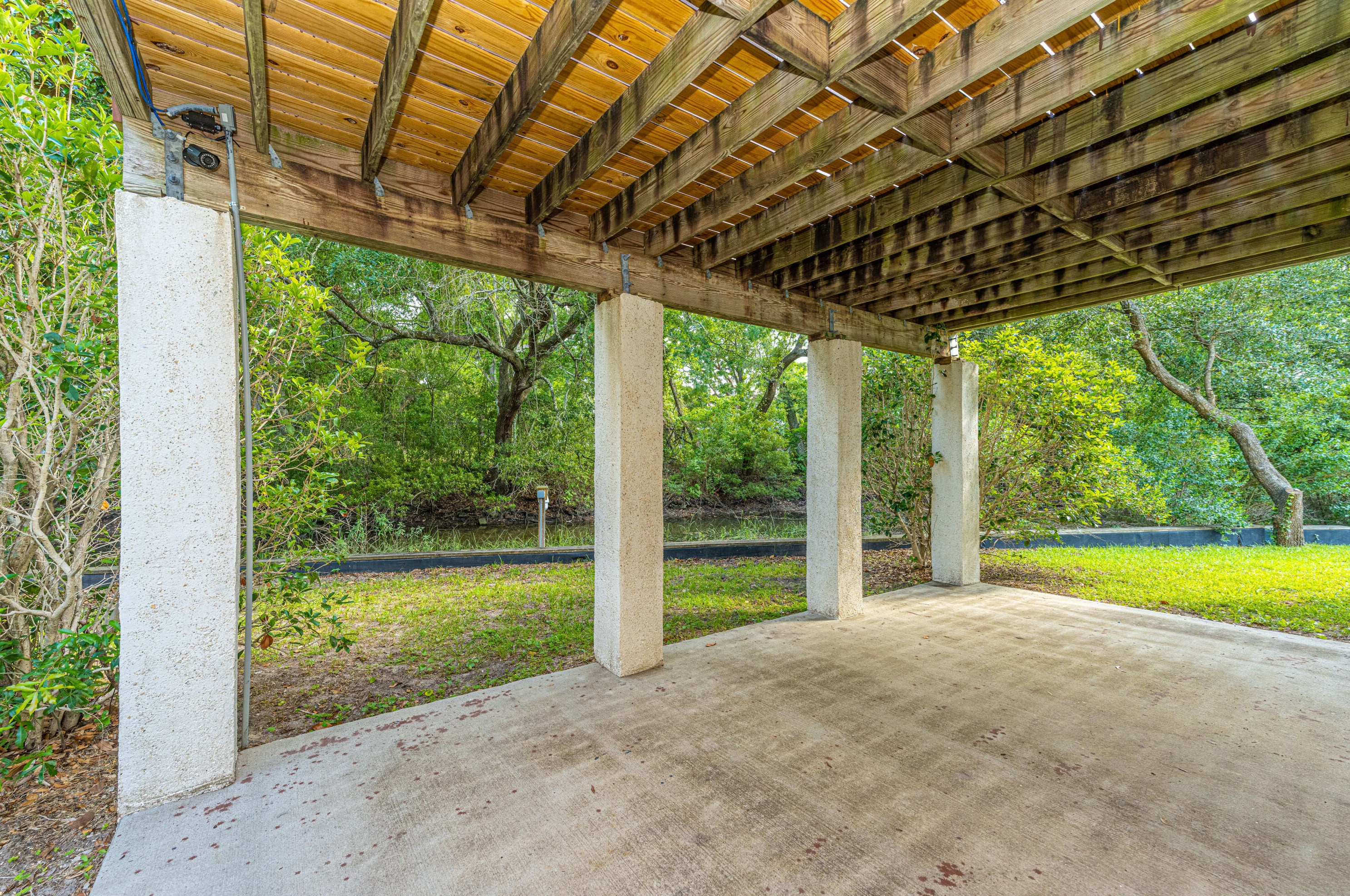 49 Oyster Point Row, Charleston SC  29412-3615 exterior