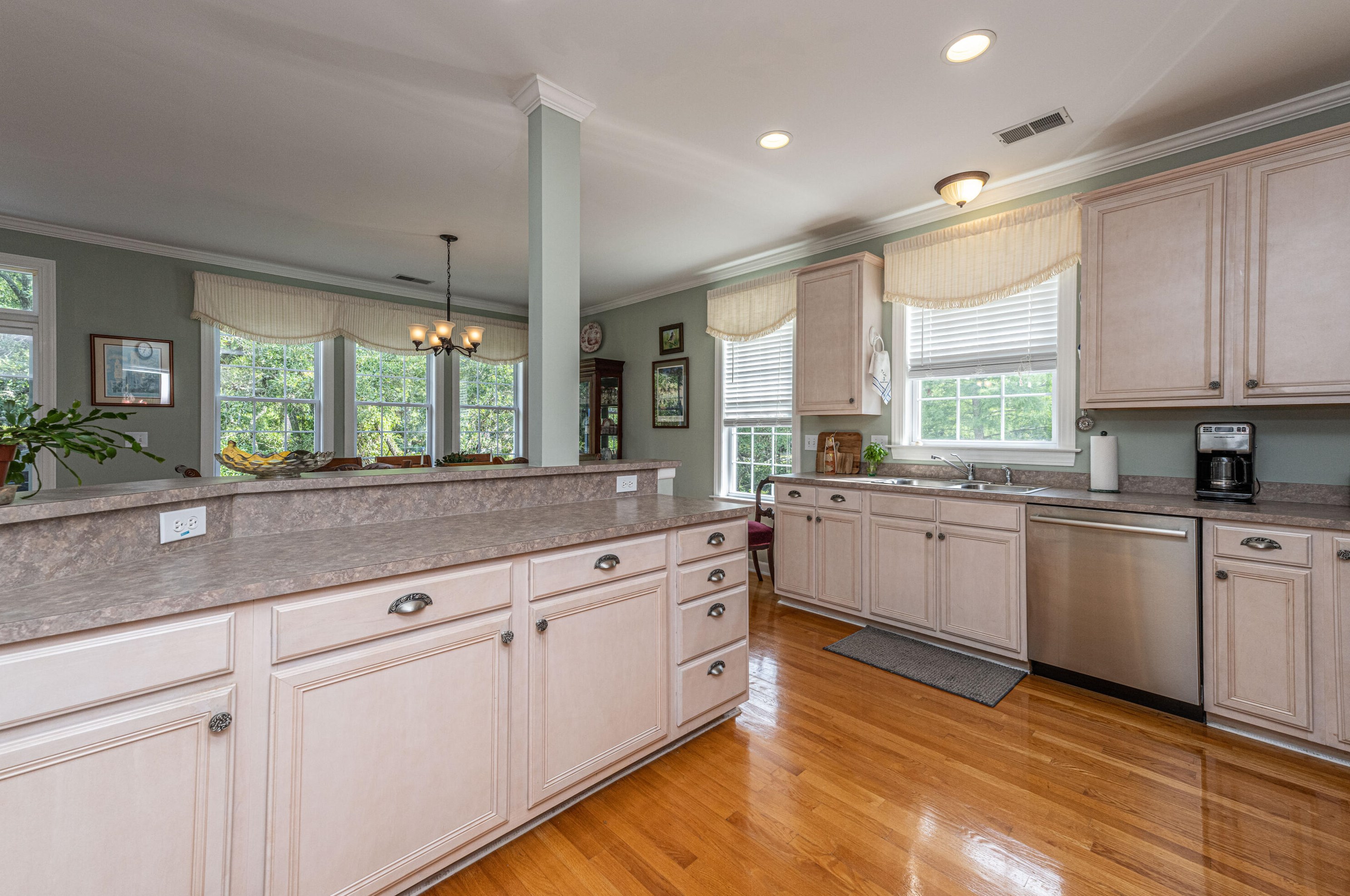 49 Oyster Point Row, Charleston SC  29412-3615 exterior