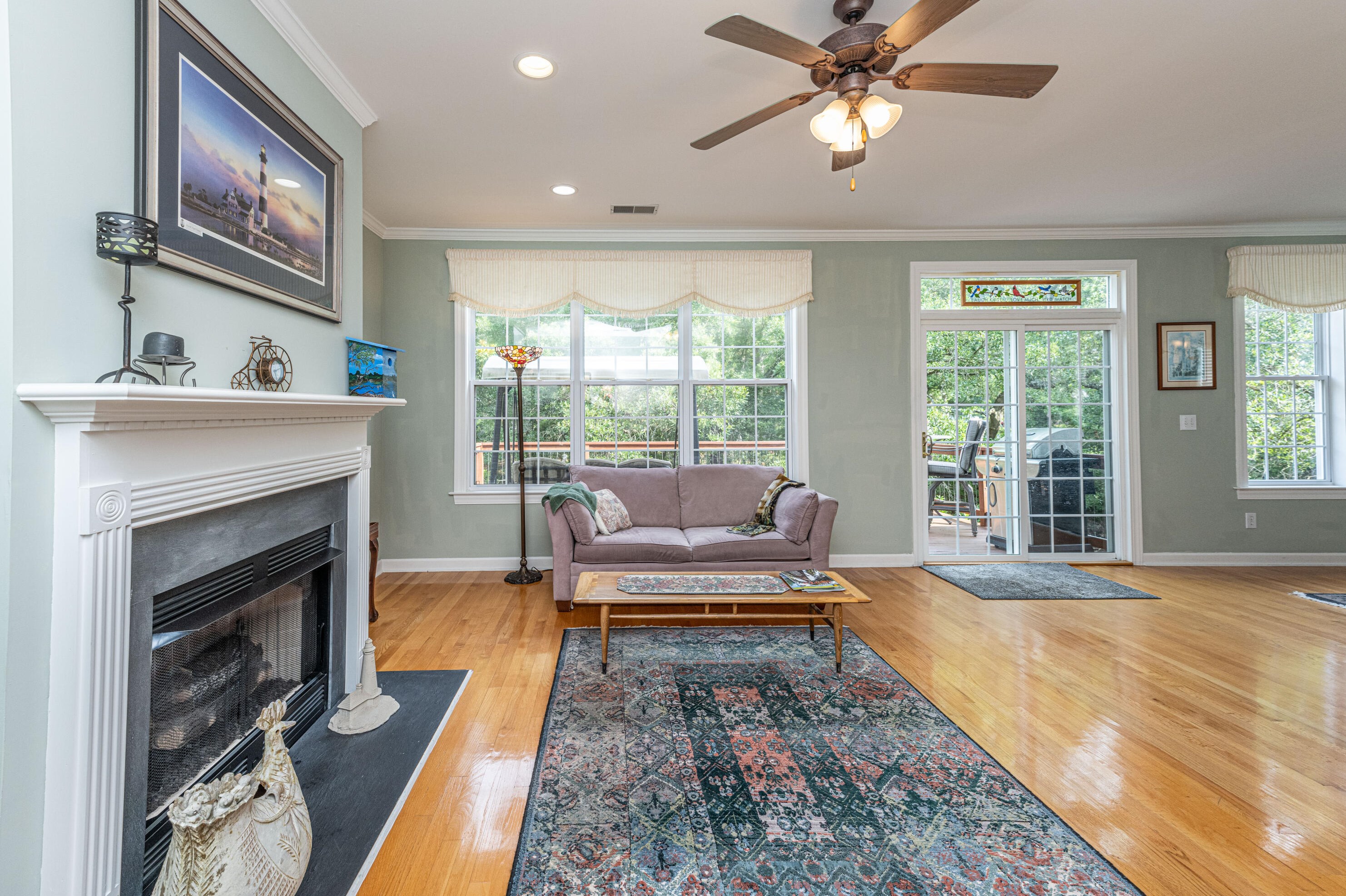 49 Oyster Point Row, Charleston SC  29412-3615 exterior