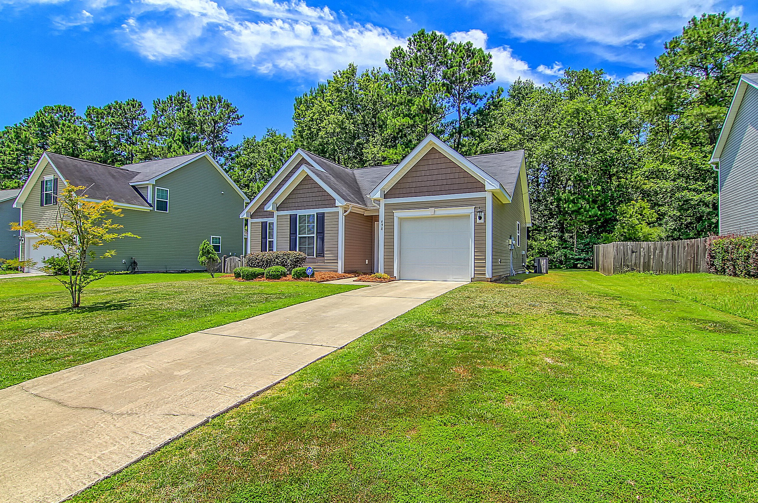 498 Stoney Field Dr, Moncks Corner SC  29461-7380 exterior