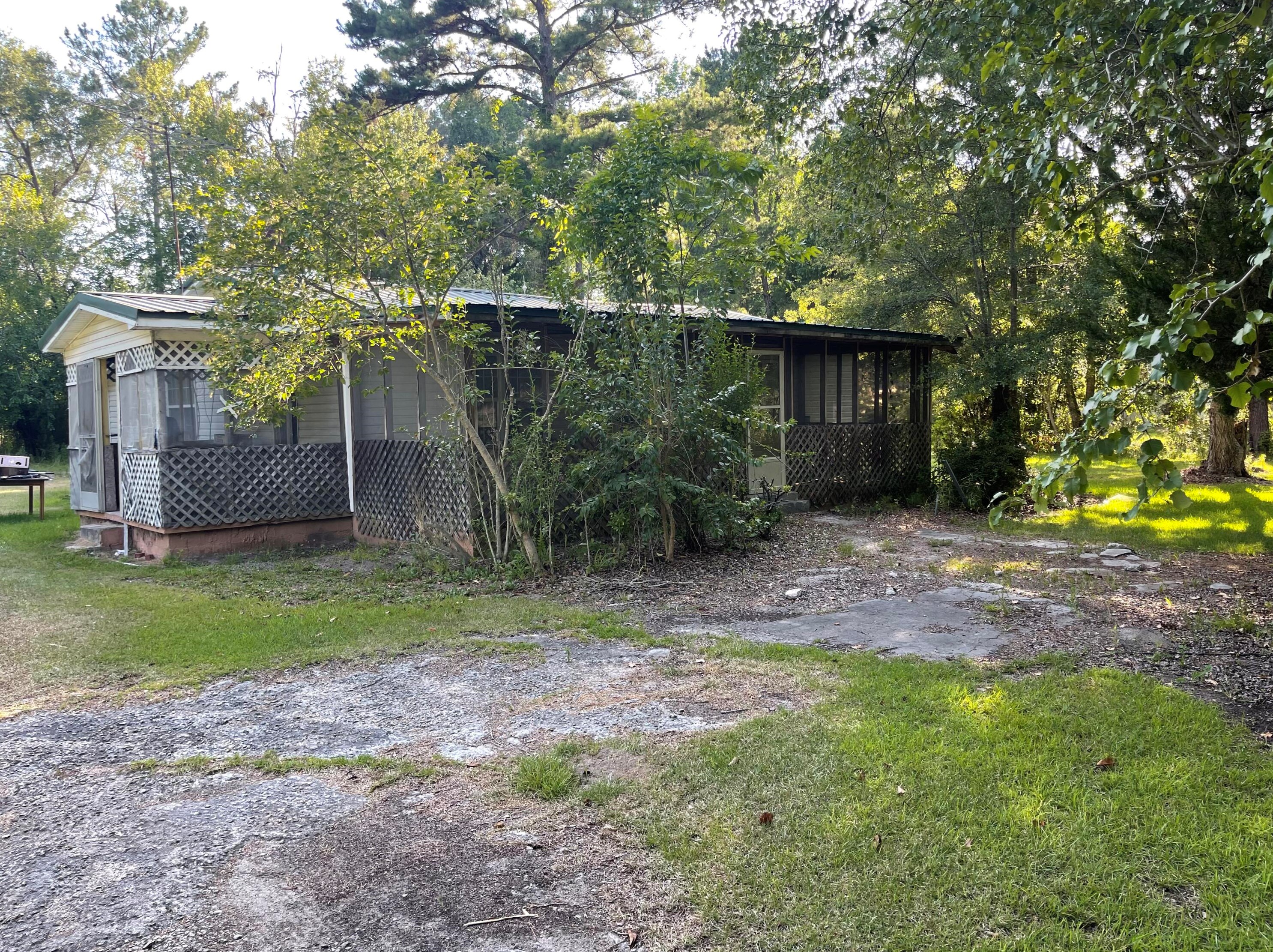 529 W Main St, Harleyville, SC 29448