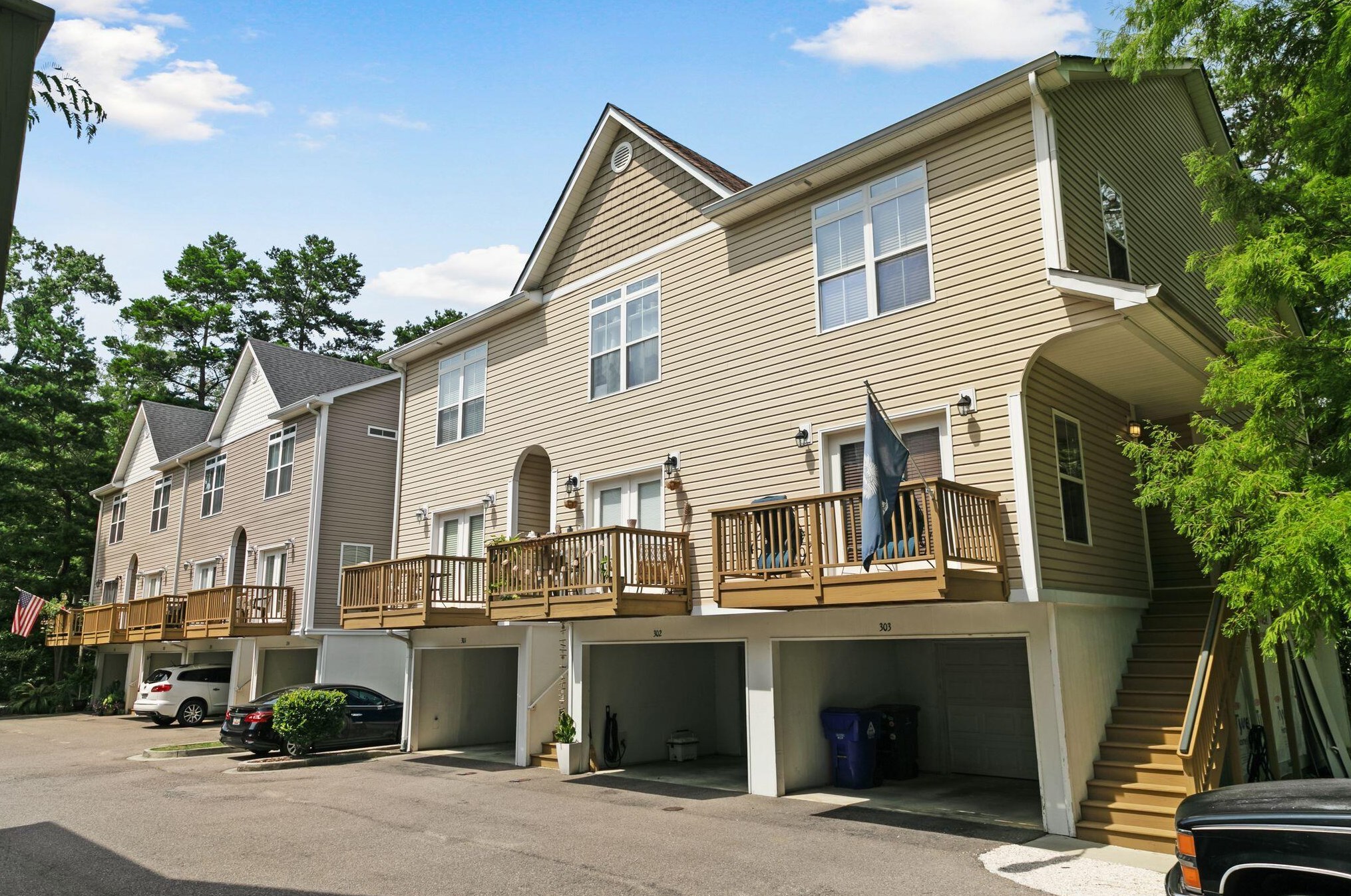 1829 Dogwood Rd, Charleston SC  29414-6061 exterior