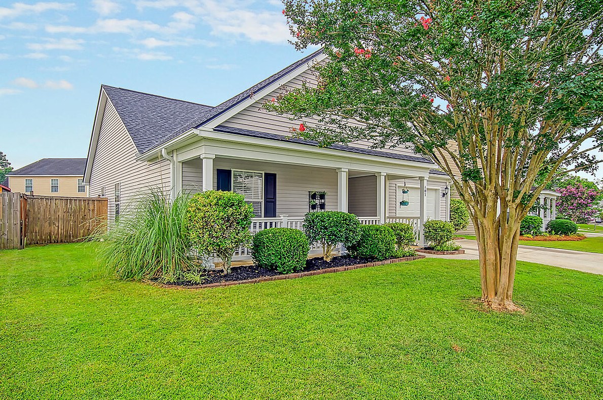 107 Lebsl Ct, Summerville, SC 29483-7552