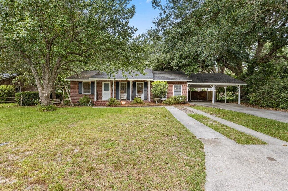 110 Forest Cir, Summerville, SC 29483-2804