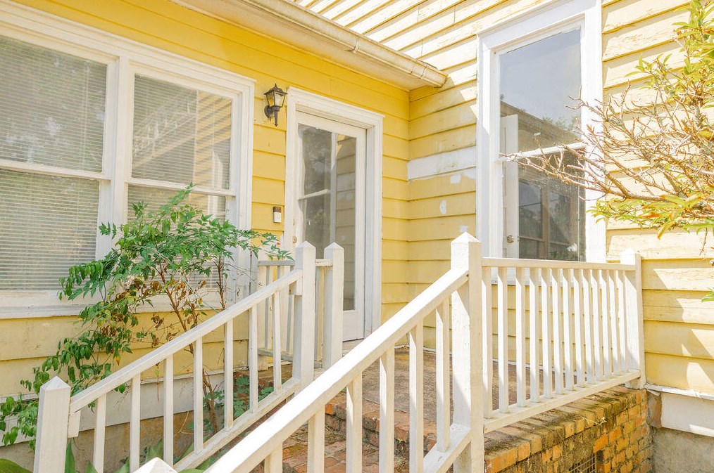 701 Hampton St, Walterboro SC  29488-4125 exterior