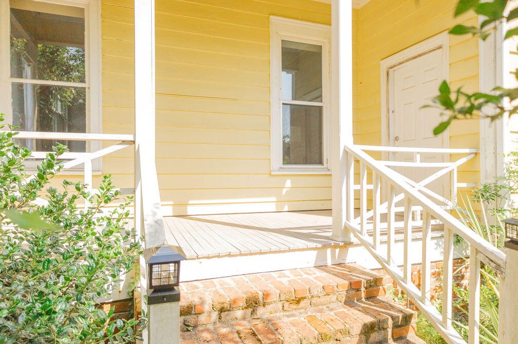 701 Hampton St, Walterboro SC  29488-4125 exterior