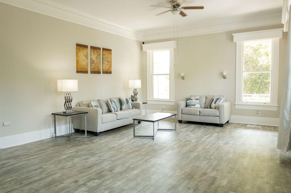 701 Hampton St, Walterboro SC  29488-4125 exterior