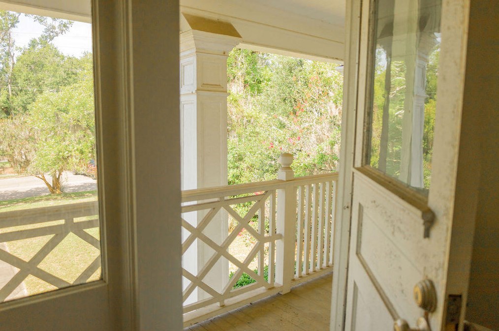 701 Hampton St, Walterboro SC  29488-4125 exterior