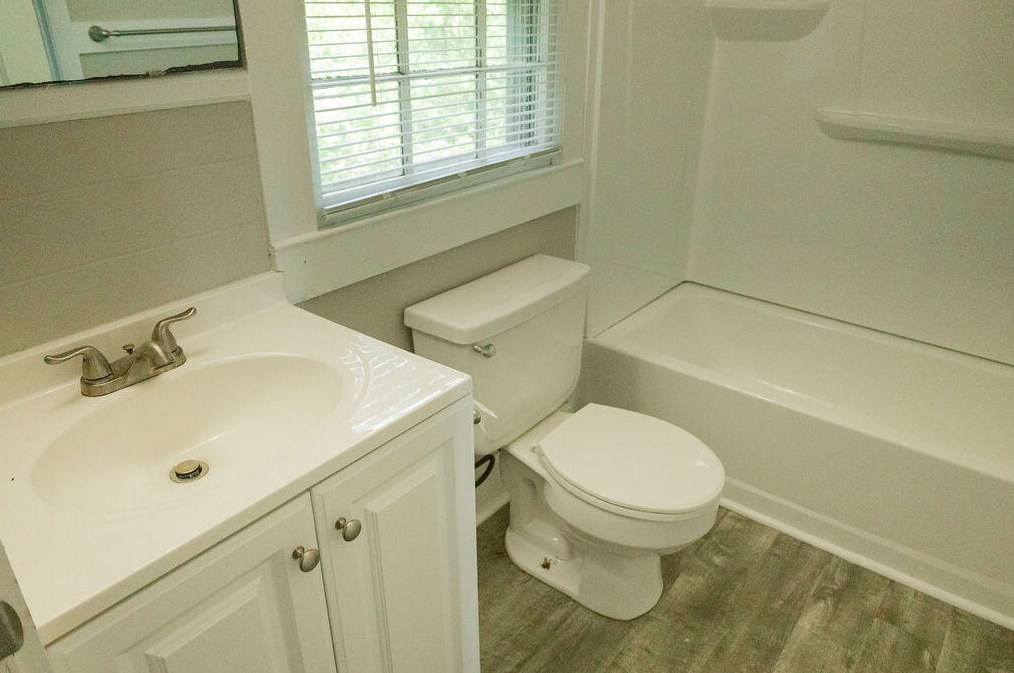 701 Hampton St, Walterboro SC  29488-4125 exterior