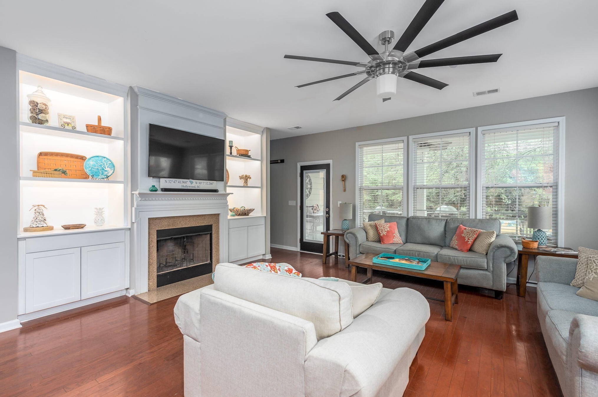 124 Comiskey Park Cir, Summerville SC  29485-7335 exterior