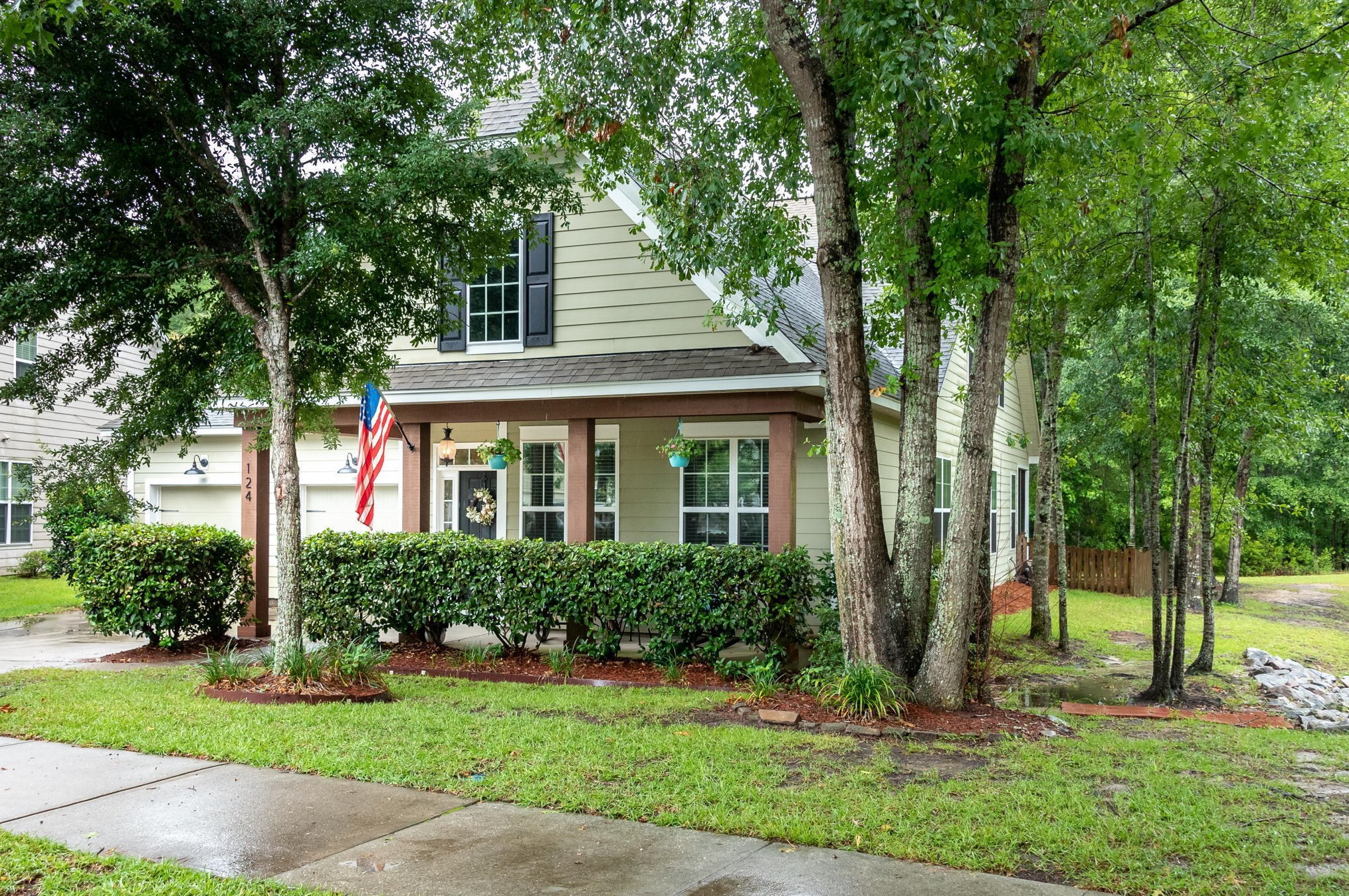 124 Comiskey Park Cir, Summerville SC  29485-7335 exterior