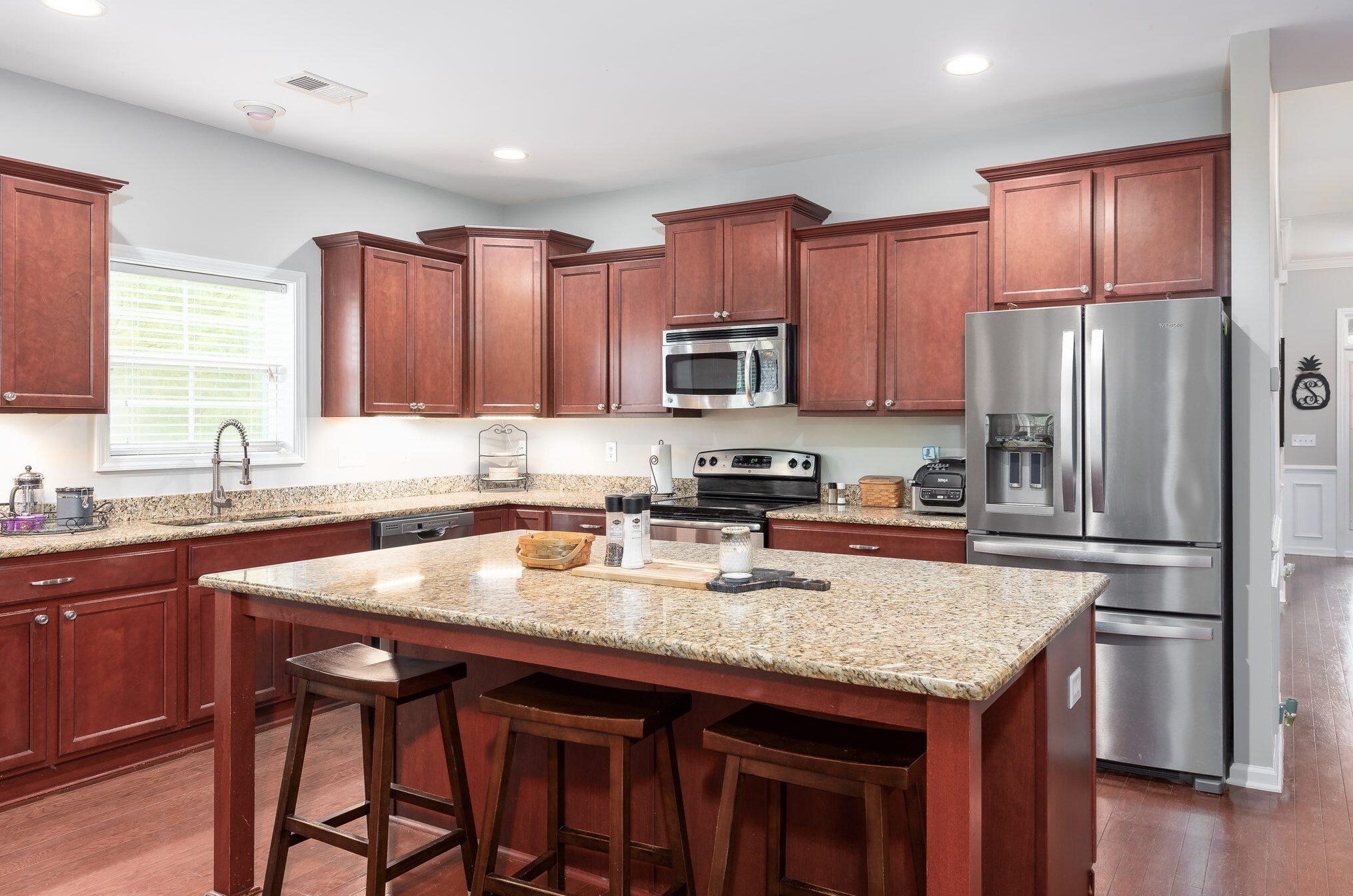 124 Comiskey Park Cir, Summerville SC  29485-7335 exterior