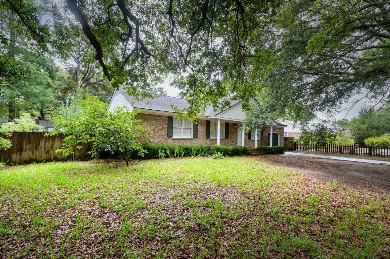1129 Rifle Range Rd, Mount Pleasant, SC 29464