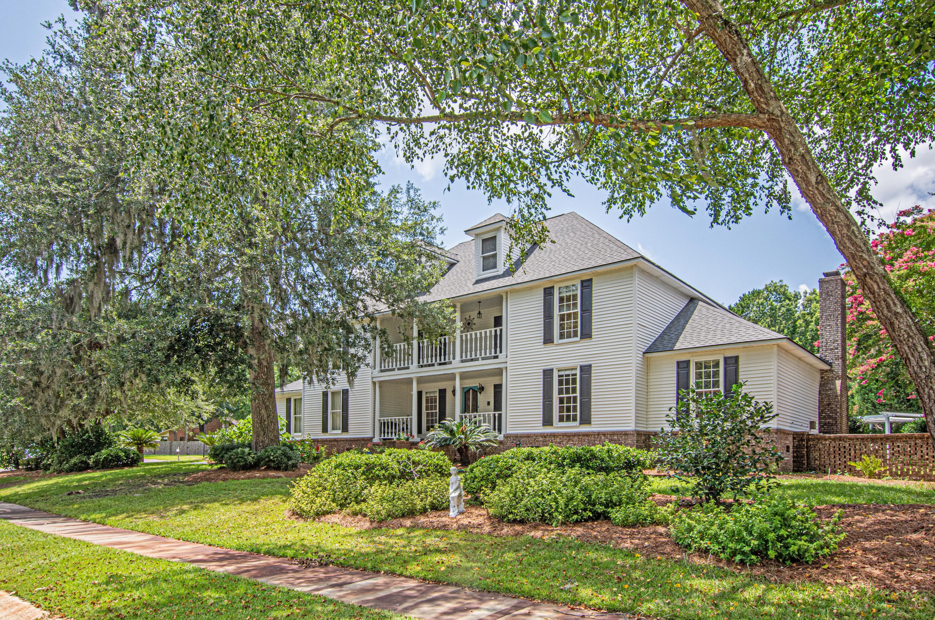 1104 Quenby Ln, Moncks Corner SC  29461-2913 exterior