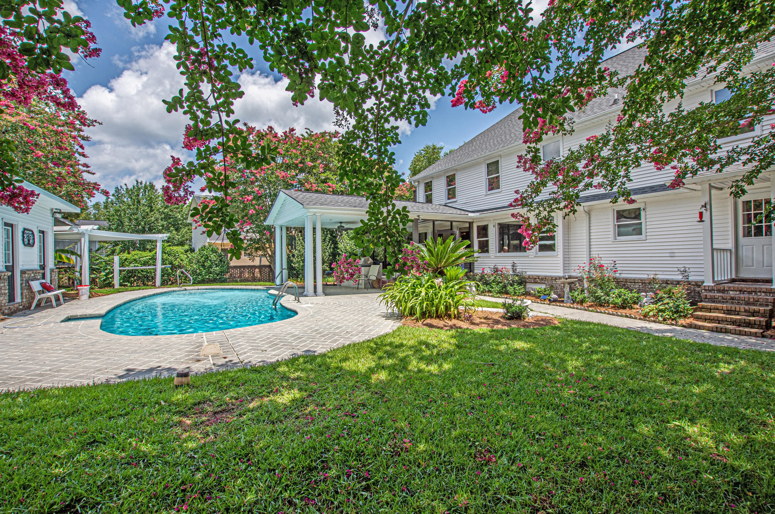 1104 Quenby Ln, Moncks Corner SC  29461-2913 exterior