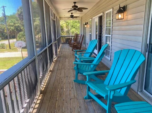 1807 Myrtle St, Edisto, SC 29438-3431