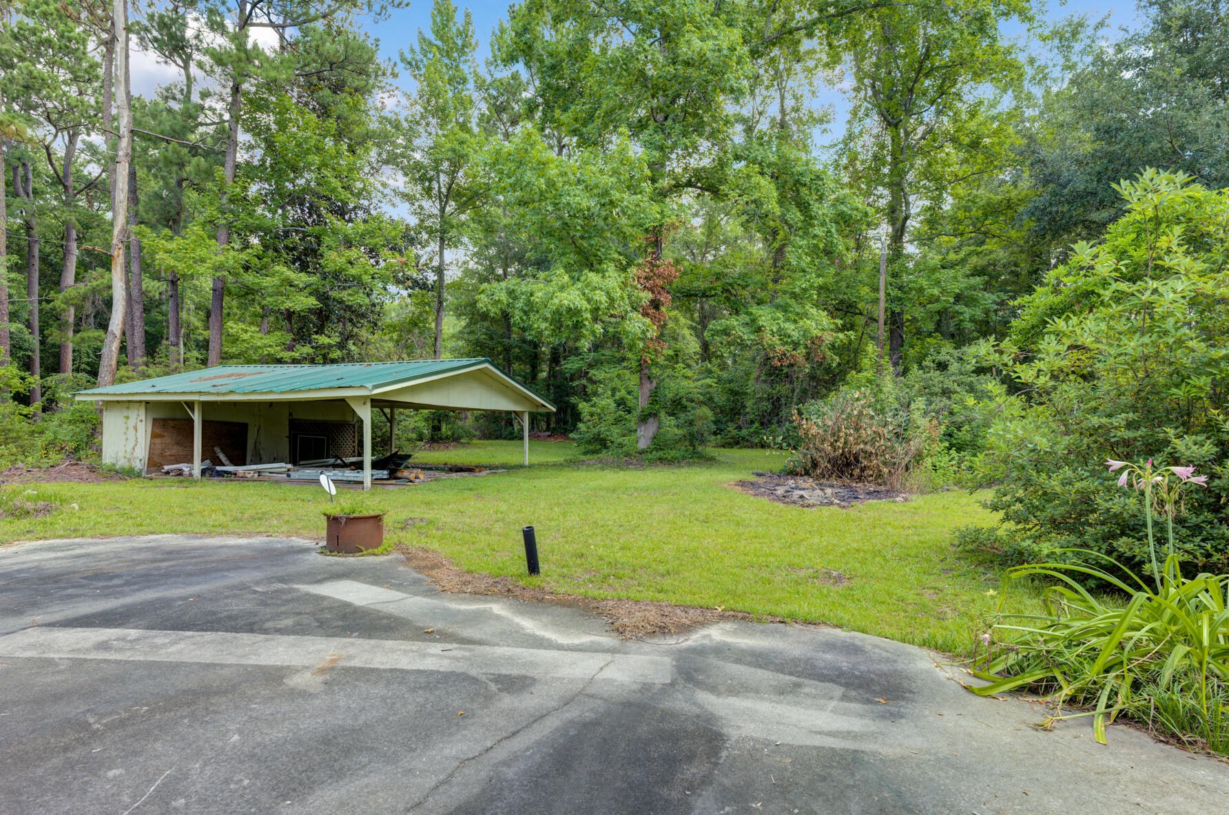 8 Greenhouse Rd, Kingstree, SC 29556