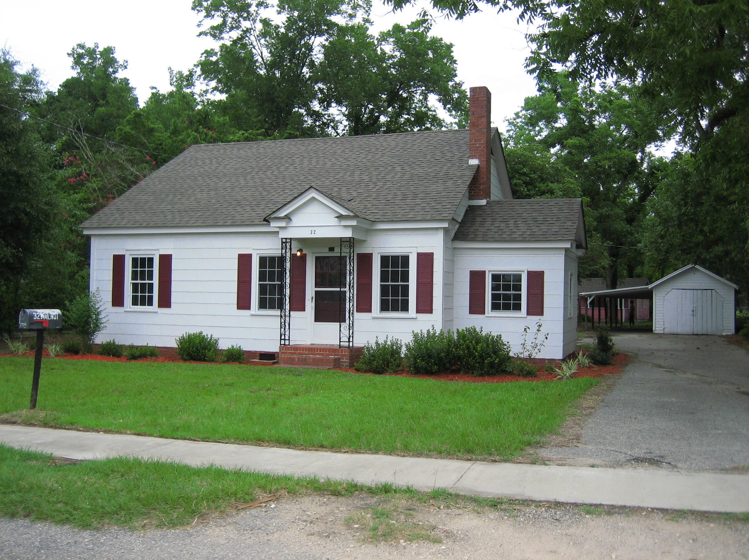 32 Walnut St, Midway, SC 29003-1852