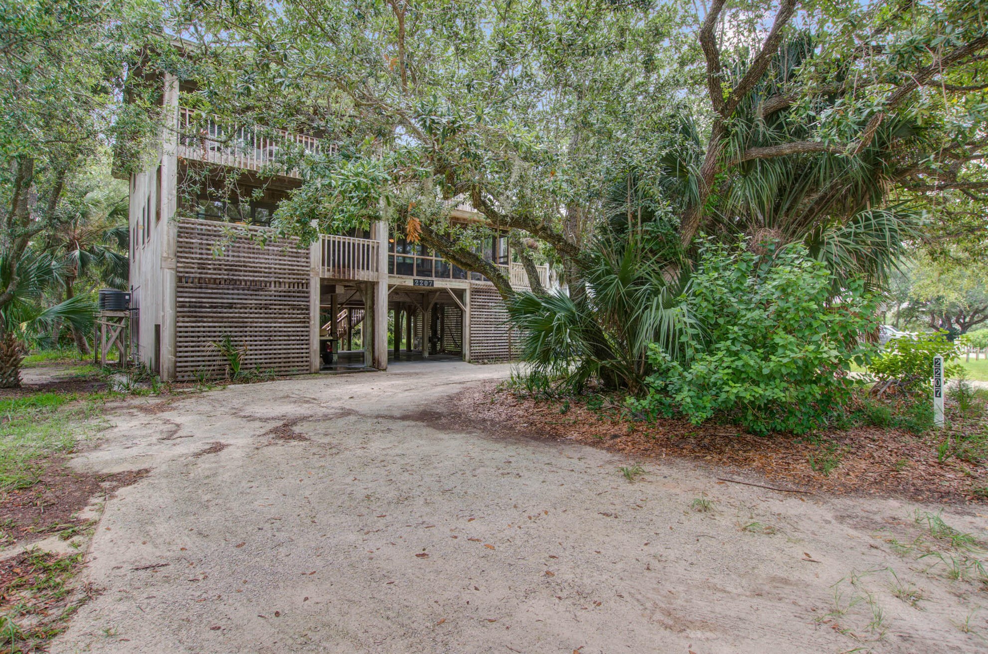 2207 Seabrook St, Edisto, SC 29438-3426