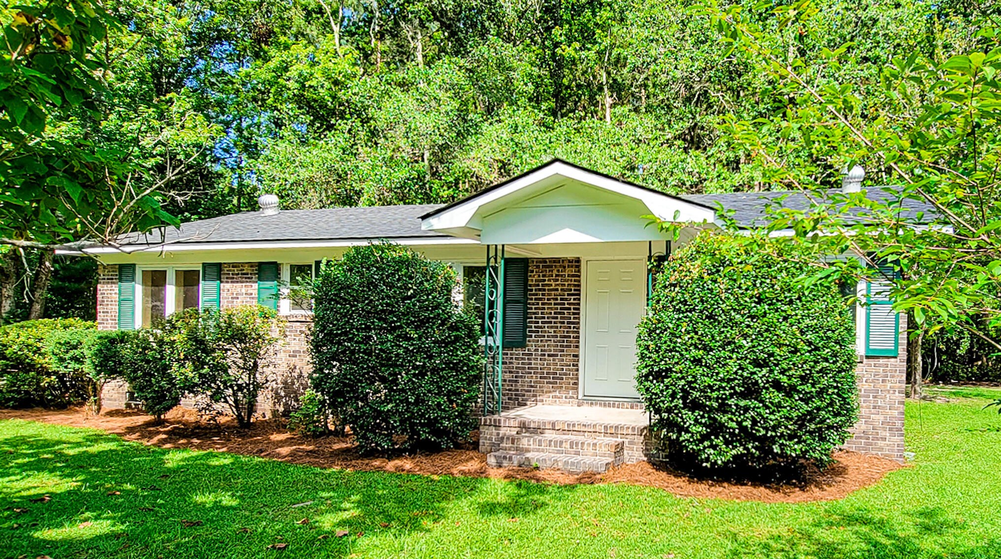 200 Grayson St, Walterboro, SC 29488-4912