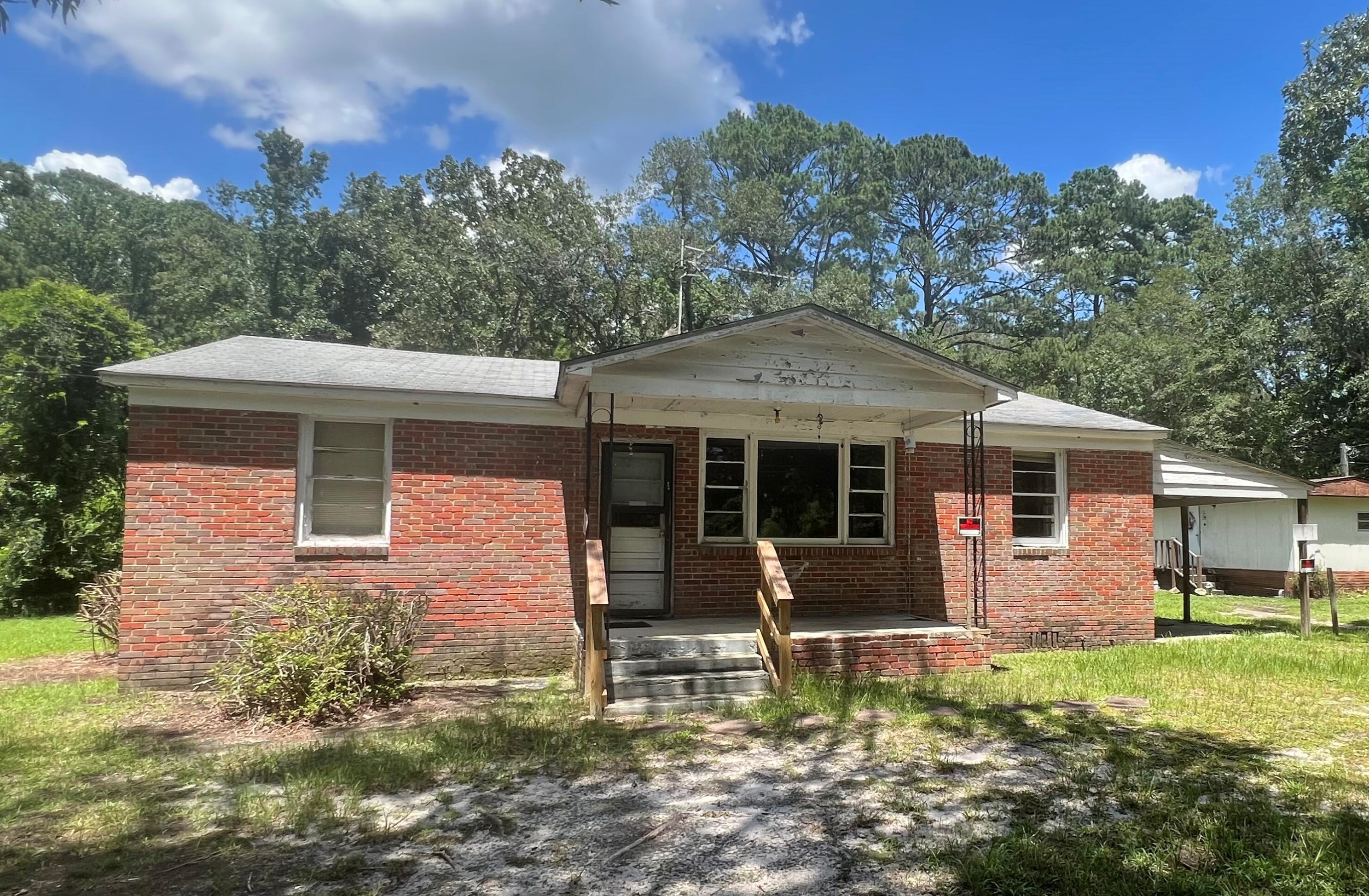 209 6th St, Walterboro, SC 29488-3454