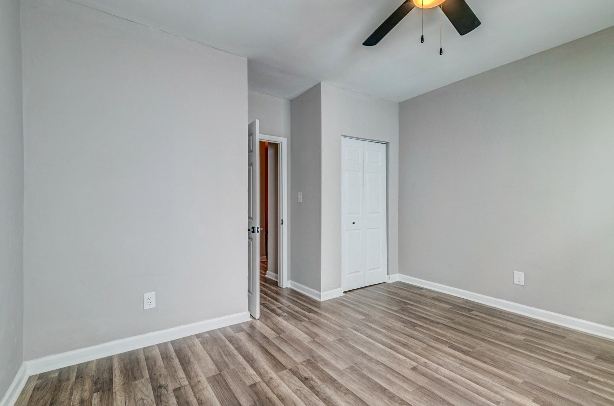 49 Aiken St, Charleston SC 29403-5042 exterior