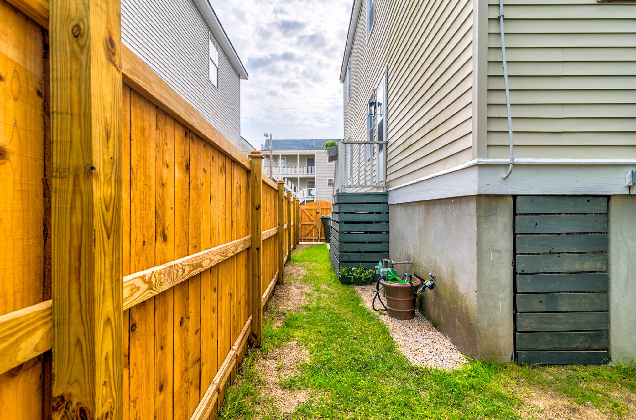 49 Aiken St, Charleston SC 29403-5042 exterior