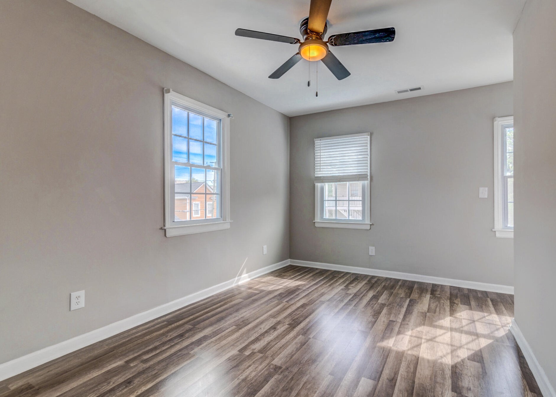 49 Aiken St, Charleston SC 29403-5042 exterior