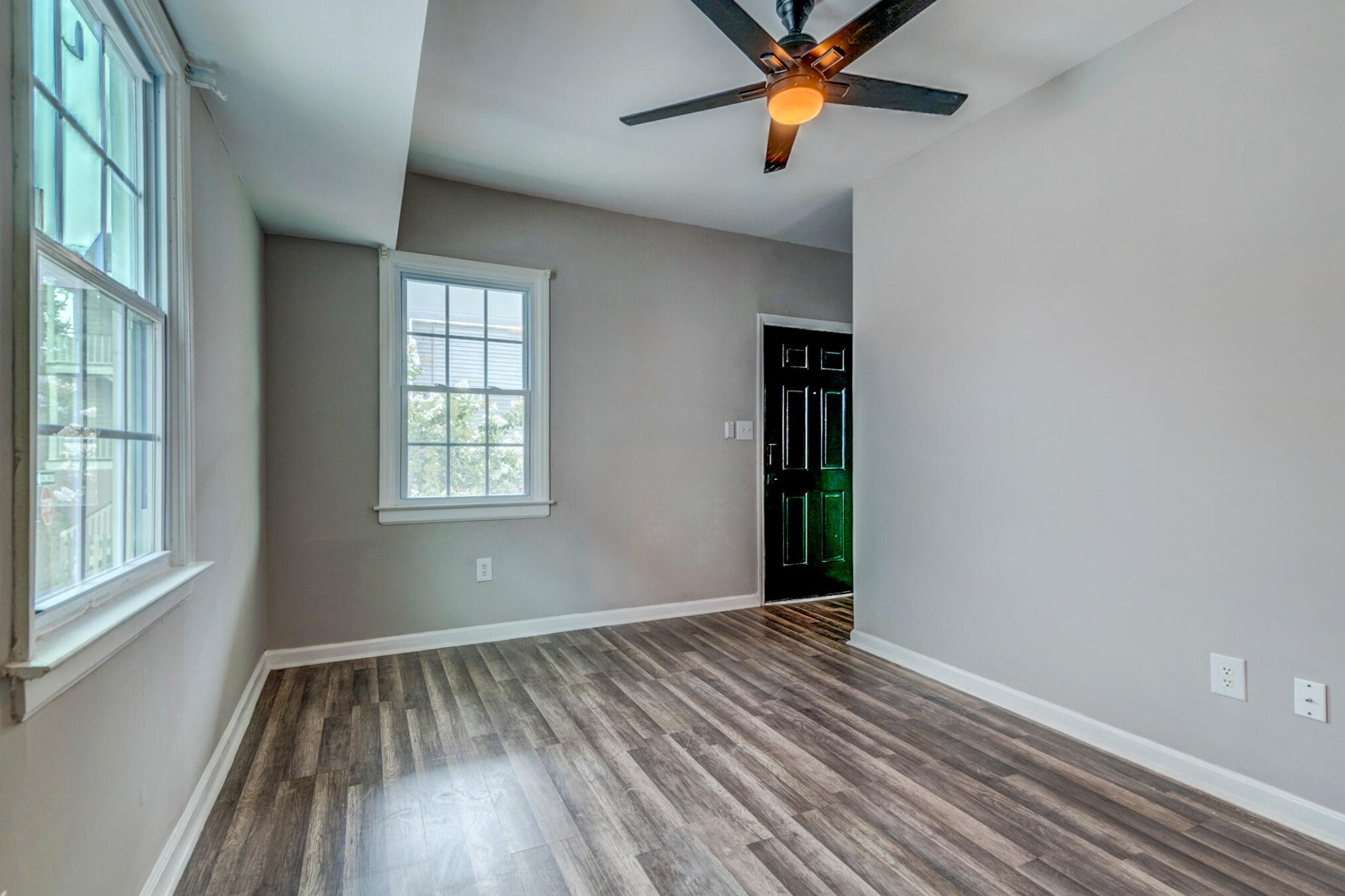 49 Aiken St, Charleston SC 29403-5042 exterior