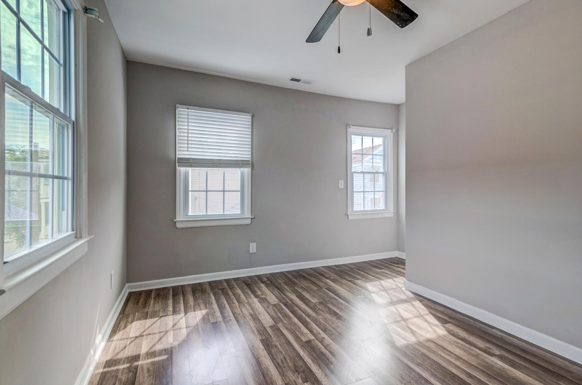 49 Aiken St, Charleston SC 29403-5042 exterior