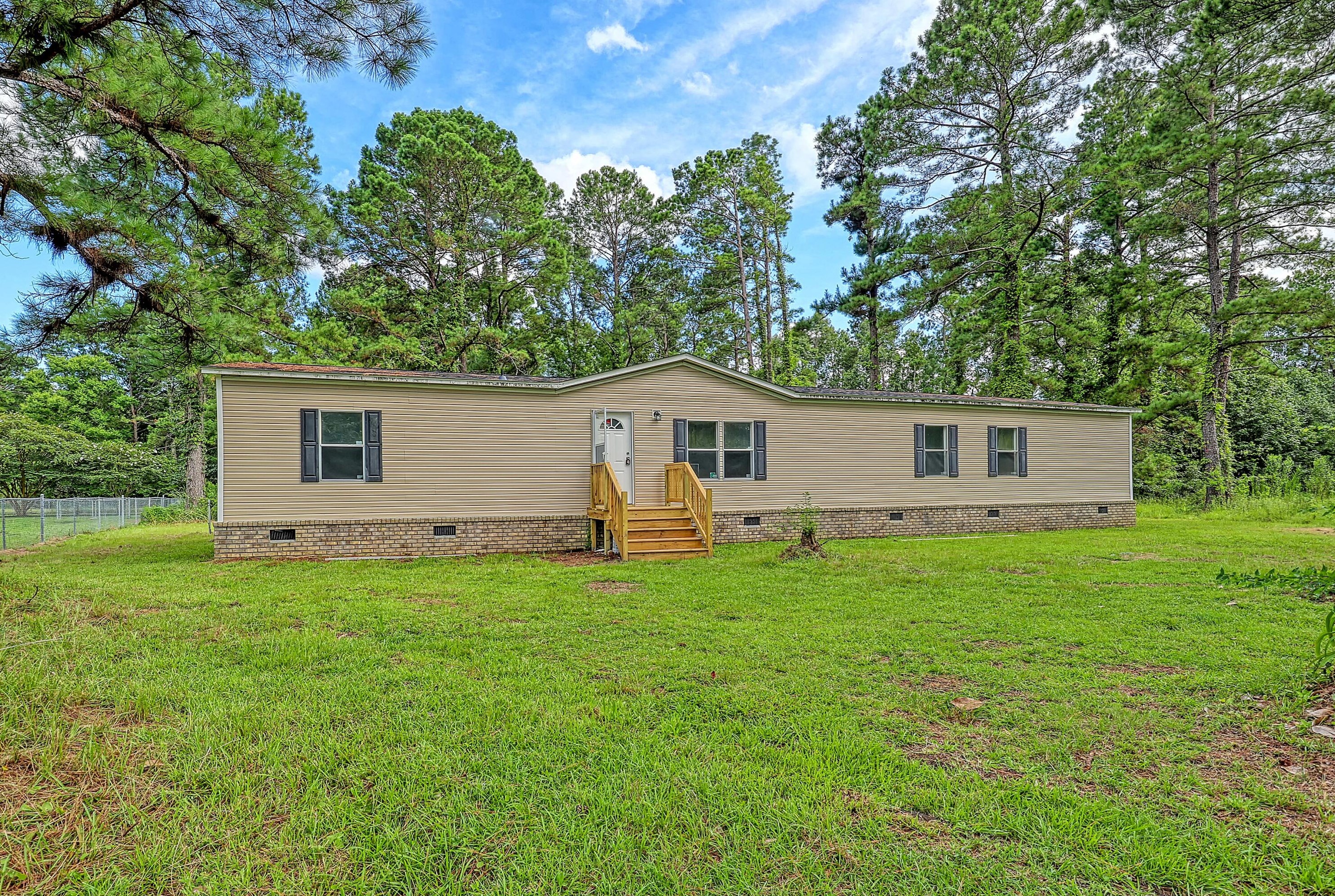 319 Highland Acres Ln, Moncks Corner, SC 29461-5226