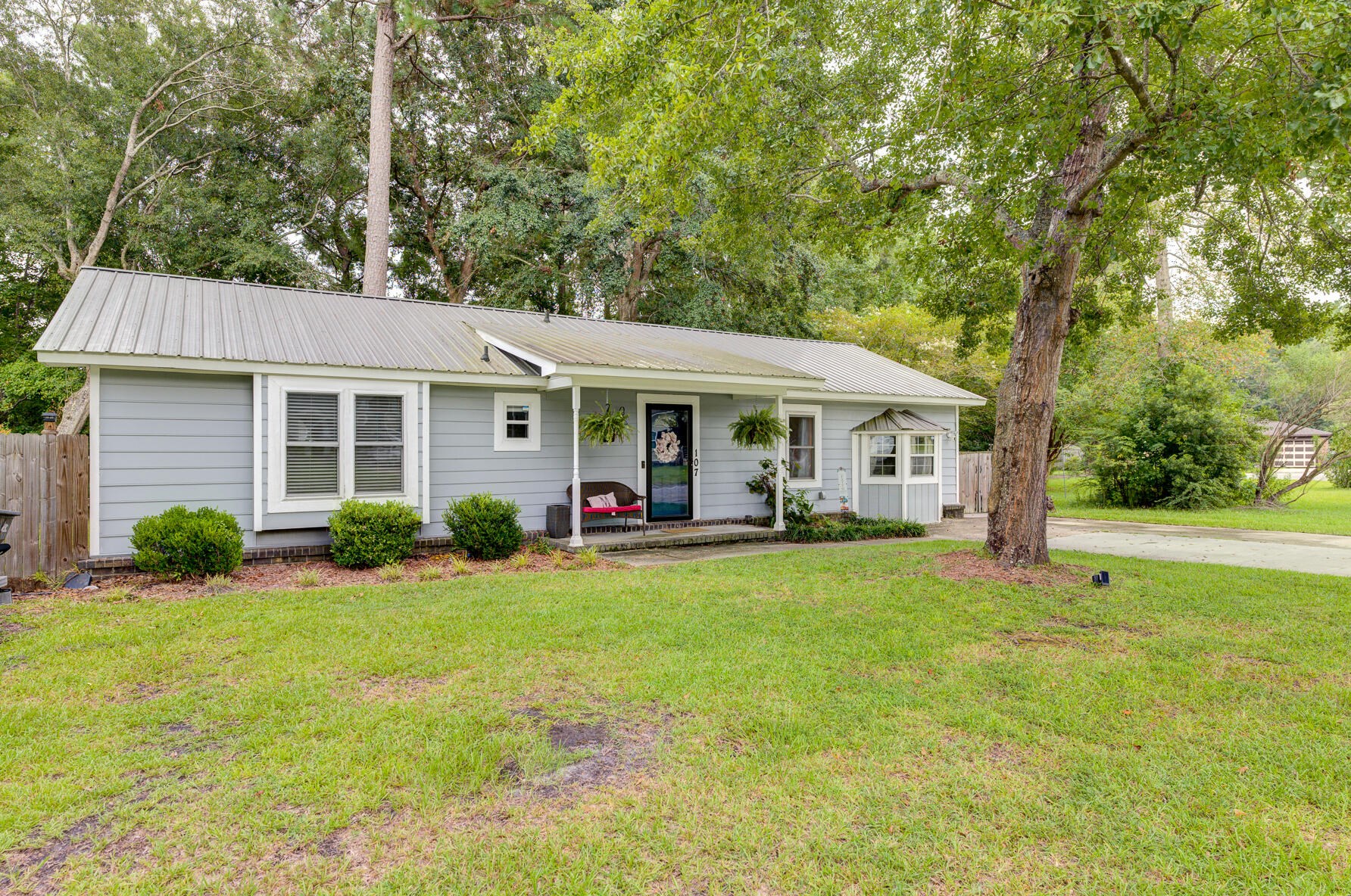 107 Larson Dr, Summerville, SC 29485-5336