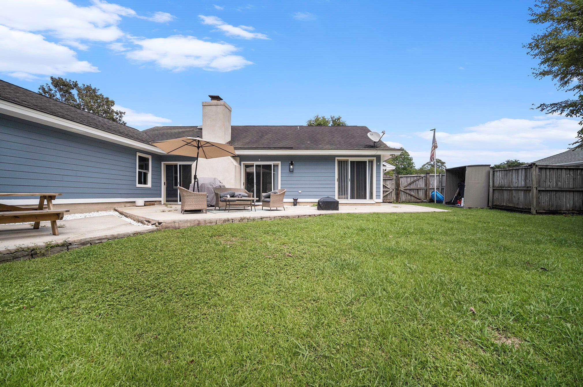2899 Doncaster Dr, Charleston SC  29414-6737 exterior
