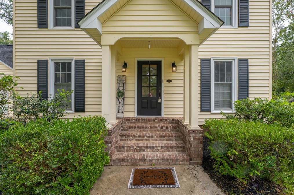 204 Sweetbriar Rd, Summerville, SC 29485-5421