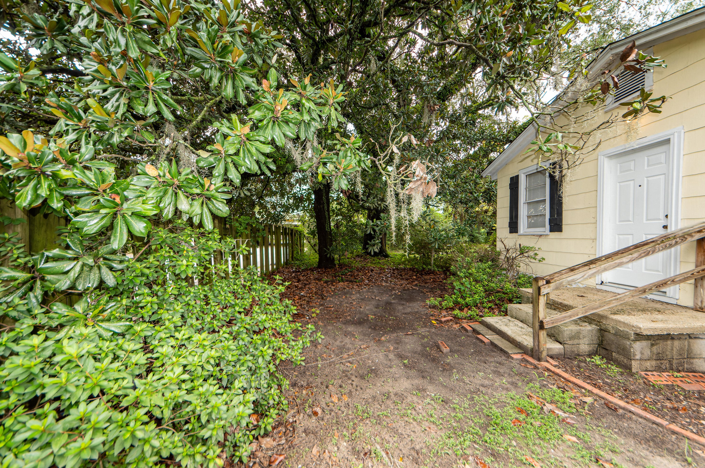 2216 Midland Park Rd, Charleston, SC 29406