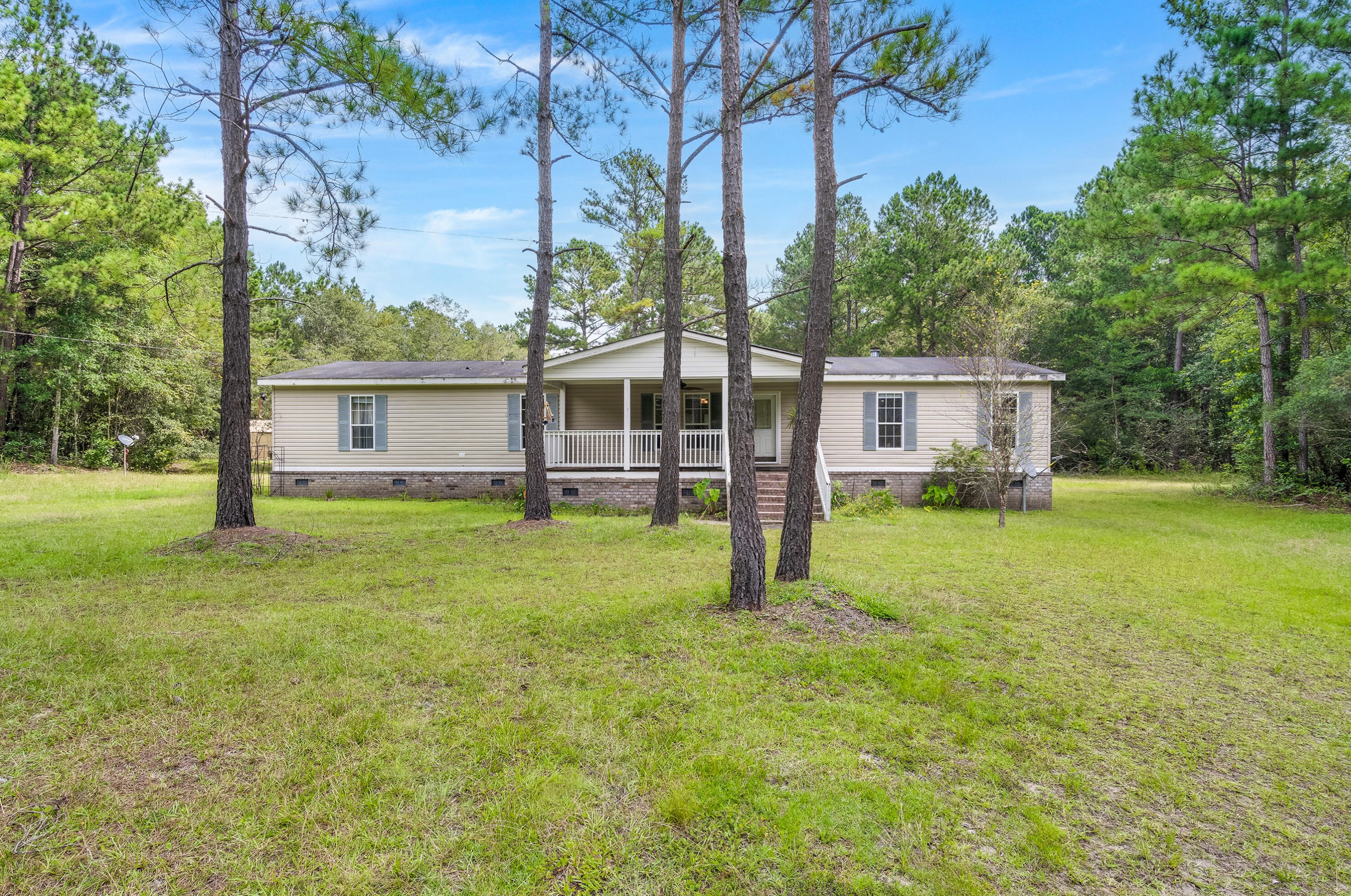 716 Chestnut Rd, Walterboro, SC 29488-9714