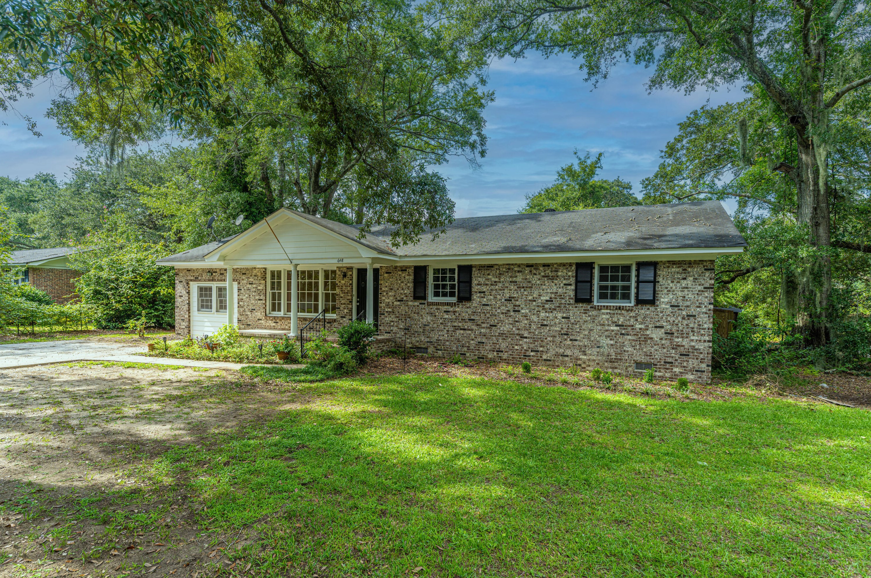 648 Fort Johnson Rd, Charleston, SC 29412-9171