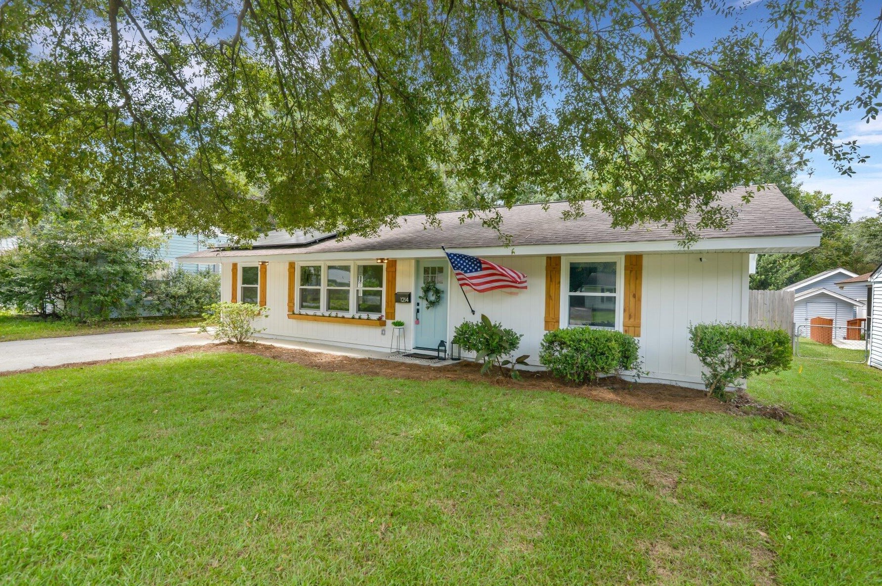 1214 Hawthorne Rd, Charleston, SC 29410-2613